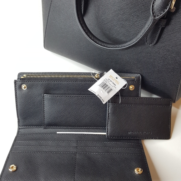 Michael Kors signature cross body bag and wallet. - Picture 6 of 8